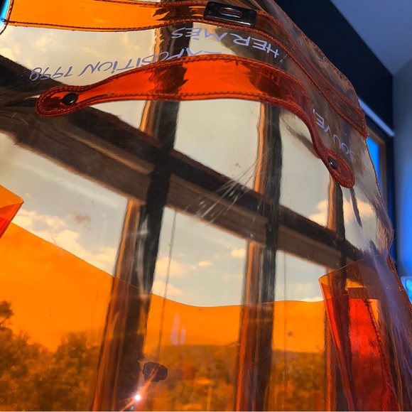 Hermรจs: Vinyl Kelly Souvenir De L'Exposition PVC Beach Tote Bag - Picture 16 of 17